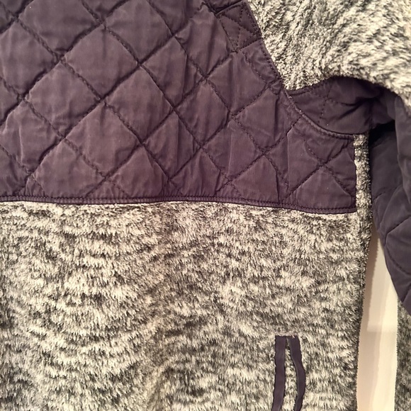 Abercrombie & Fitch sweater - Picture 2 of 4